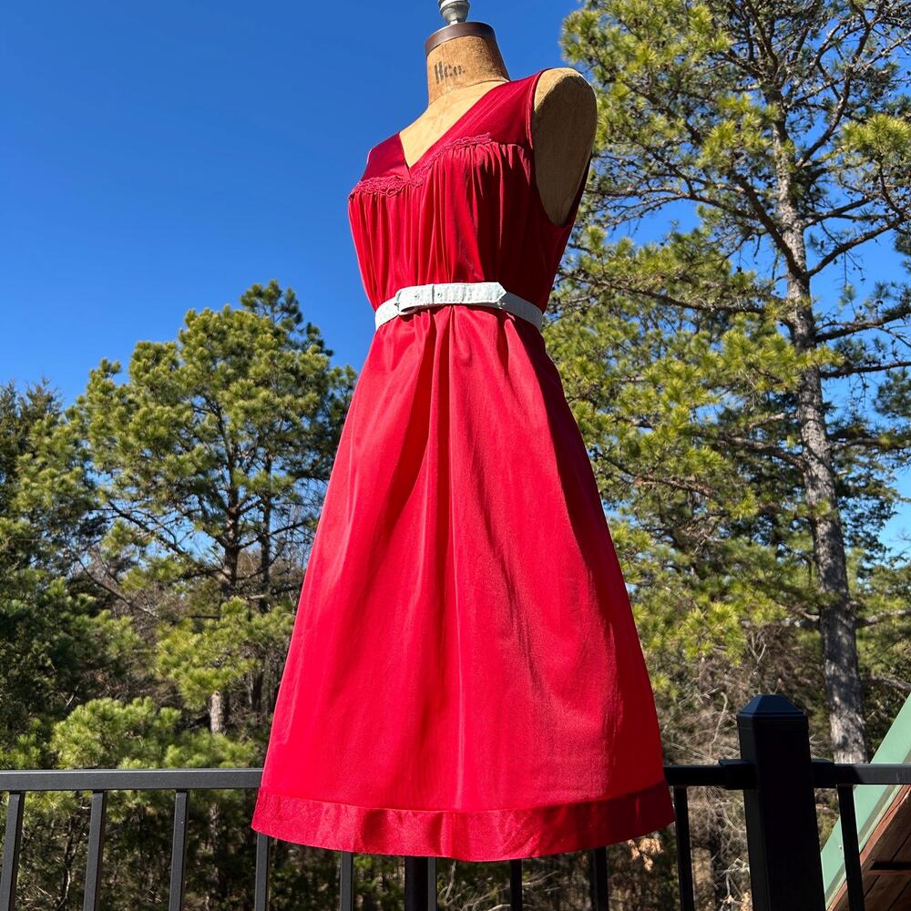 Vintage 70s/80s Vanity Fair Ruby Red Nylon Sleeveless Nightgown Mini Dress USA